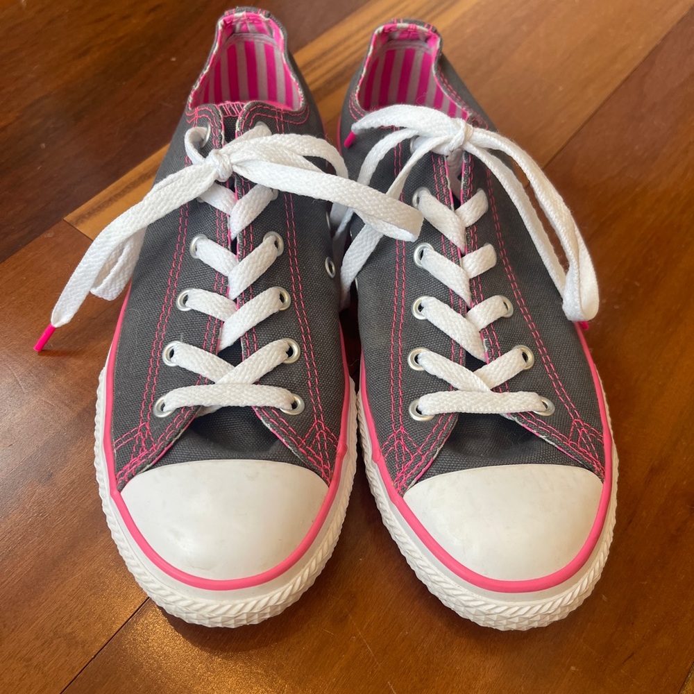 New Converse Low’s size 5